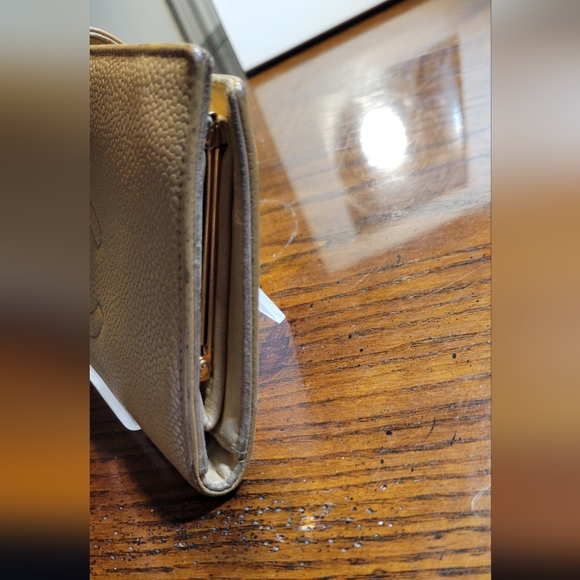 Vintage (2000-2002) Authentic Chanel CC Tan Caviar Leather Bifold Snap Wallet - Picture 16 of 16